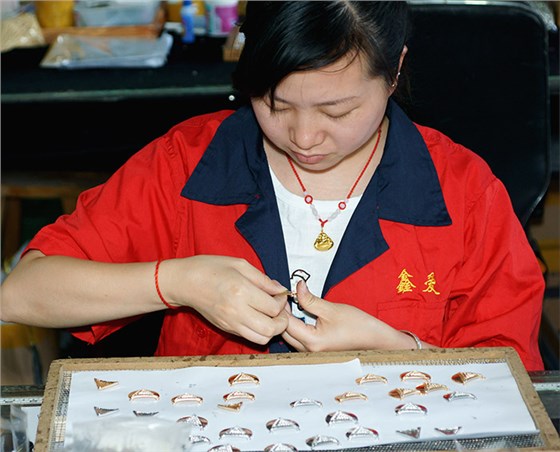 鑫愛飾品生產(chǎn)流程之產(chǎn)品巡檢