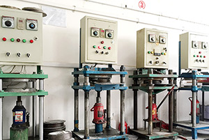 橡膠模具機